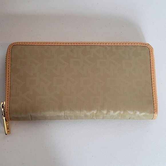 DKNY Logo Print 3/4 Zip Around Cloth and Faux Leather Trim Wallet - Picture 1 of 9